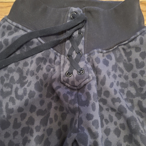 Vs joggers - Picture 2 of 4